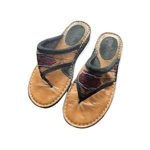 Minnetonka Aztec thong sandals size 8.5
